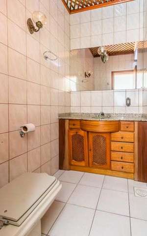 Casa à venda com 243m², 3 quartos e 2 vagas
