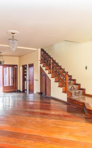 Casa à venda com 243m², 3 quartos e 2 vagas