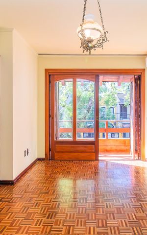 Casa à venda com 243m², 3 quartos e 2 vagas