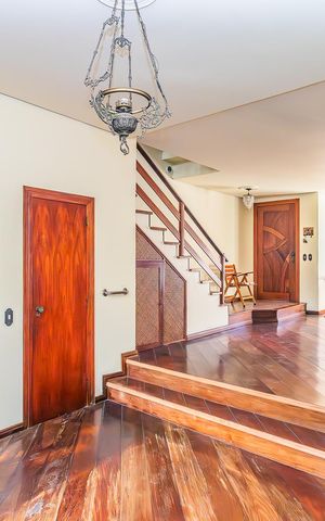 Casa à venda com 243m², 3 quartos e 2 vagas