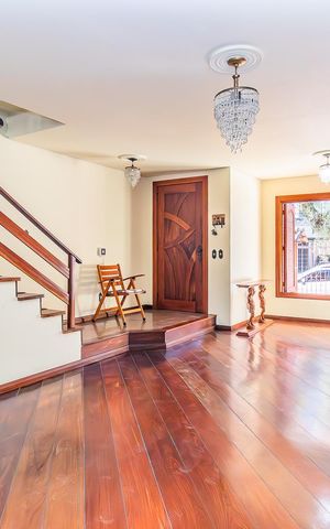 Casa à venda com 243m², 3 quartos e 2 vagas