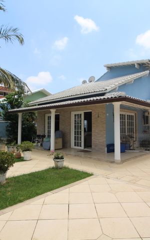 Casa de condomínio à venda com 271m², 4 quartos e 4 vagasFrente
