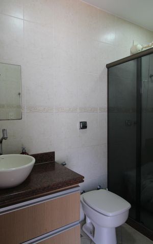 Casa de condomínio à venda com 271m², 4 quartos e 4 vagasBanheiro Social 2