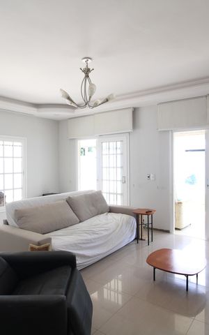 Casa de condomínio à venda com 271m², 4 quartos e 4 vagasSala