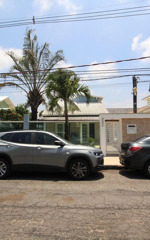 Casa de condomínio à venda com 271m², 4 quartos e 4 vagasFachada