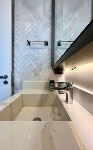 Apartamento à venda com 228m², 3 quartos e 2 vagas Apartamento à venda com 228m², 3 quartos e 2 vagasBanheiro da Suíte 3