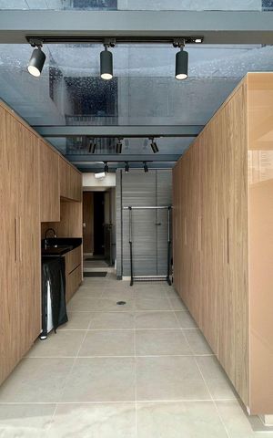 Apartamento à venda com 228m², 3 quartos e 2 vagas Apartamento à venda com 228m², 3 quartos e 2 vagasÁrea de Serviço