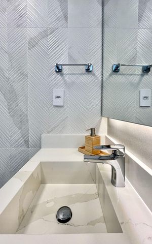 Apartamento à venda com 228m², 3 quartos e 2 vagas Apartamento à venda com 228m², 3 quartos e 2 vagasBanheiro da Suíte Master