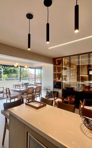 Apartamento à venda com 228m², 3 quartos e 2 vagas Apartamento à venda com 228m², 3 quartos e 2 vagasCozinha