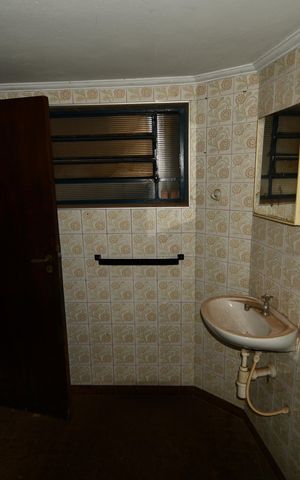Casa à venda com 330m², 3 quartos e 4 vagasBanheiro 2
