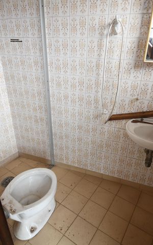 Casa à venda com 330m², 3 quartos e 4 vagasBanheiro de serviço