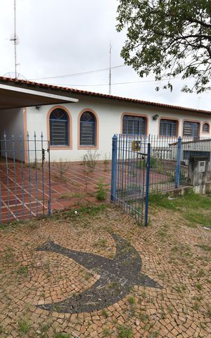 Casa à venda com 330m², 3 quartos e 4 vagasFachada
