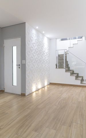 Casa à venda com 215m², 3 quartos e 4 vagas Casa à venda com 215m², 3 quartos e 4 vagasSala