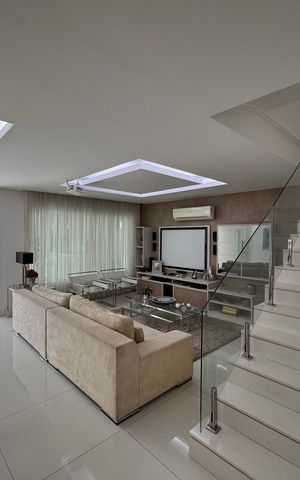 Casa de condomínio à venda com 450m², 4 quartos e 3 vagas Casa de condomínio à venda com 450m², 4 quartos e 3 vagasSala