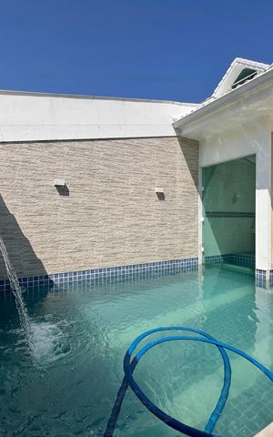 Casa de condomínio à venda com 450m², 4 quartos e 3 vagas Casa de condomínio à venda com 450m², 4 quartos e 3 vagasÁrea externa