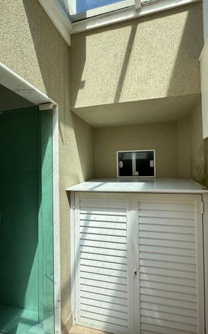 Casa de condomínio à venda com 450m², 4 quartos e 3 vagas Casa de condomínio à venda com 450m², 4 quartos e 3 vagasÁrea externa