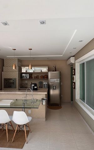 Casa de condomínio à venda com 450m², 4 quartos e 3 vagas Casa de condomínio à venda com 450m², 4 quartos e 3 vagasÁrea externa