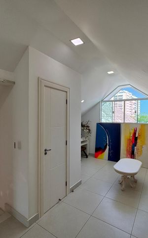 Casa de condomínio à venda com 450m², 4 quartos e 3 vagas Casa de condomínio à venda com 450m², 4 quartos e 3 vagasSótão