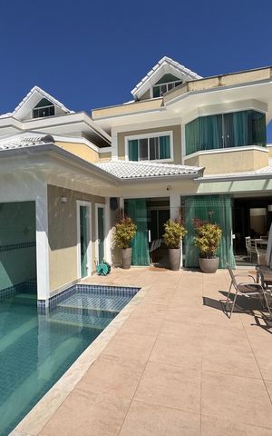 Casa de condomínio à venda com 450m², 4 quartos e 3 vagas Casa de condomínio à venda com 450m², 4 quartos e 3 vagasÁrea externa
