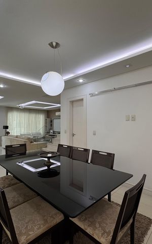 Casa de condomínio à venda com 450m², 4 quartos e 3 vagas Casa de condomínio à venda com 450m², 4 quartos e 3 vagasSala