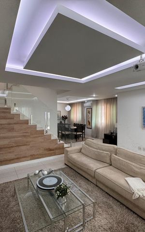 Casa de condomínio à venda com 450m², 4 quartos e 3 vagas Casa de condomínio à venda com 450m², 4 quartos e 3 vagasSala