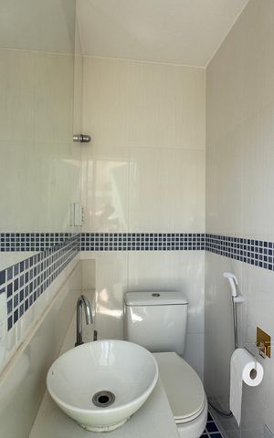Casa de condomínio à venda com 450m², 4 quartos e 3 vagas Casa de condomínio à venda com 450m², 4 quartos e 3 vagasÁrea externa