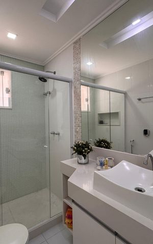 Casa de condomínio à venda com 450m², 4 quartos e 3 vagas Casa de condomínio à venda com 450m², 4 quartos e 3 vagasSuíte 1 - Banheiro