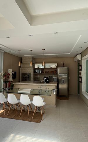 Casa de condomínio à venda com 450m², 4 quartos e 3 vagas Casa de condomínio à venda com 450m², 4 quartos e 3 vagasÁrea externa