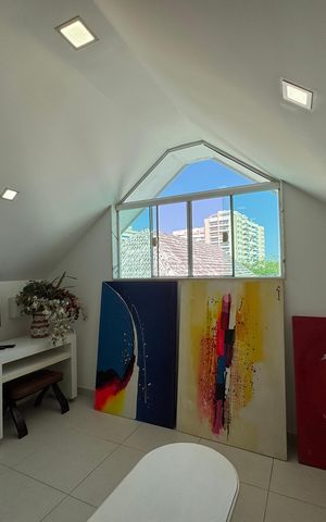 Casa de condomínio à venda com 450m², 4 quartos e 3 vagas Casa de condomínio à venda com 450m², 4 quartos e 3 vagasSótão