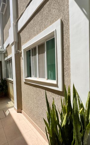 Casa de condomínio à venda com 450m², 4 quartos e 3 vagas Casa de condomínio à venda com 450m², 4 quartos e 3 vagasÁrea de Serviço