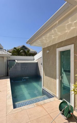 Casa de condomínio à venda com 450m², 4 quartos e 3 vagas Casa de condomínio à venda com 450m², 4 quartos e 3 vagasÁrea externa