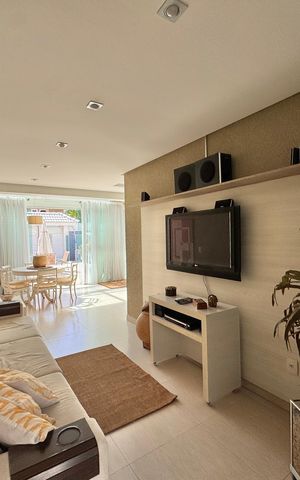 Casa de condomínio à venda com 450m², 4 quartos e 3 vagas Casa de condomínio à venda com 450m², 4 quartos e 3 vagasÁrea externa