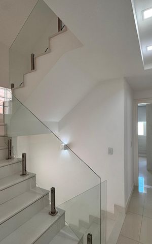 Casa de condomínio à venda com 450m², 4 quartos e 3 vagas Casa de condomínio à venda com 450m², 4 quartos e 3 vagasHall Dormitórios