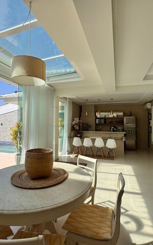 Casa de condomínio à venda com 450m², 4 quartos e 3 vagas Casa de condomínio à venda com 450m², 4 quartos e 3 vagasÁrea externa