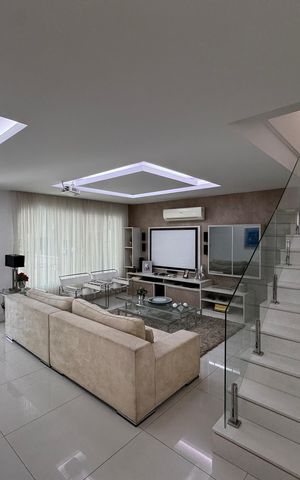 Casa de condomínio à venda com 450m², 4 quartos e 3 vagas Casa de condomínio à venda com 450m², 4 quartos e 3 vagasSala