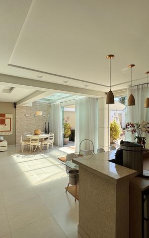 Casa de condomínio à venda com 450m², 4 quartos e 3 vagas Casa de condomínio à venda com 450m², 4 quartos e 3 vagasÁrea externa