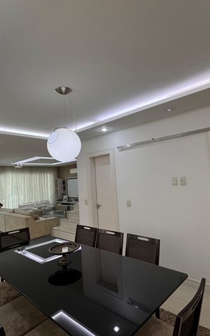 Casa de condomínio à venda com 450m², 4 quartos e 3 vagas Casa de condomínio à venda com 450m², 4 quartos e 3 vagasSala