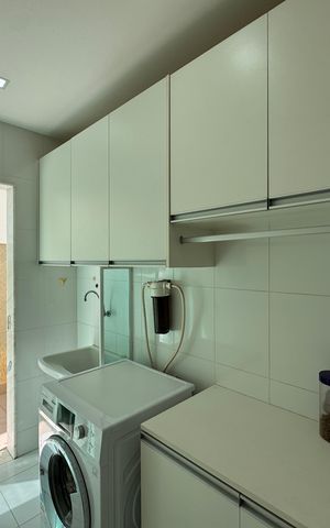 Casa de condomínio à venda com 450m², 4 quartos e 3 vagas Casa de condomínio à venda com 450m², 4 quartos e 3 vagasÁrea de Serviço