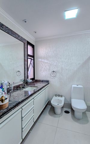 Apartamento à venda com 600m², 4 quartos e 5 vagas Apartamento à venda com 600m², 4 quartos e 5 vagasBanheiro da Suíte 3