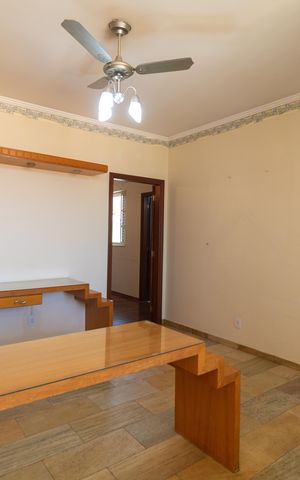 Casa de condomínio à venda com 326m², 4 quartos e 6 vagas Casa de condomínio à venda com 326m², 4 quartos e 6 vagasEscritório