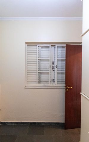 Casa de condomínio à venda com 326m², 4 quartos e 6 vagas Casa de condomínio à venda com 326m², 4 quartos e 6 vagasQuarto de Serviço