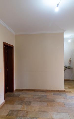 Casa de condomínio à venda com 326m², 4 quartos e 6 vagas Casa de condomínio à venda com 326m², 4 quartos e 6 vagasSala de Jantar