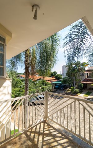Casa de condomínio à venda com 326m², 4 quartos e 6 vagas Casa de condomínio à venda com 326m², 4 quartos e 6 vagasSacada da Suíte 01