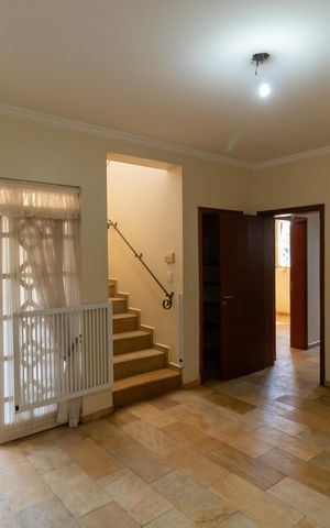 Casa de condomínio à venda com 326m², 4 quartos e 6 vagas Casa de condomínio à venda com 326m², 4 quartos e 6 vagasSala de Jantar