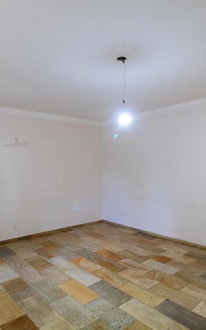 Casa de condomínio à venda com 326m², 4 quartos e 6 vagas Casa de condomínio à venda com 326m², 4 quartos e 6 vagasSalas