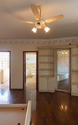Casa de condomínio à venda com 326m², 4 quartos e 6 vagas Casa de condomínio à venda com 326m², 4 quartos e 6 vagasSuíte 01