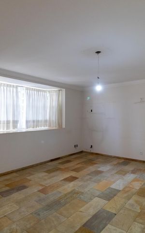 Casa de condomínio à venda com 326m², 4 quartos e 6 vagas Casa de condomínio à venda com 326m², 4 quartos e 6 vagasSalas
