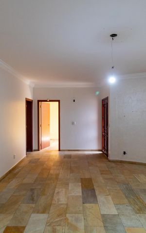 Casa de condomínio à venda com 326m², 4 quartos e 6 vagas Casa de condomínio à venda com 326m², 4 quartos e 6 vagasSalas
