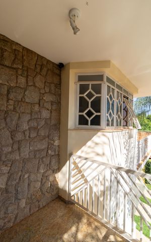 Casa de condomínio à venda com 326m², 4 quartos e 6 vagas Casa de condomínio à venda com 326m², 4 quartos e 6 vagasSacada da Suíte 01