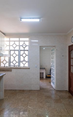 Casa de condomínio à venda com 326m², 4 quartos e 6 vagas Casa de condomínio à venda com 326m², 4 quartos e 6 vagasCozinha